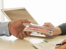 В долгах как в шелках: в 2021 году россияне стали чаще брать кредиты