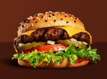 С такими хоть в космос: Бургер Кинг сочетает говядину и курицу в новой коллекции экстрасочных бургеров