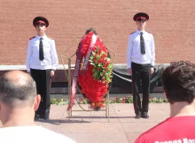 В Александровском саду состоялось торжественное возложение цветов к могиле Неизвестного Солдата