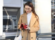 Исследование от Bankiros.ru: как россияне выбирают дебетовые карты и каким количеством карт пользуются